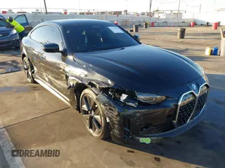 2023 BMW i4 eDrive35 z VIN WBY43AW04PFP54899, wystawiony jako IAAI lot #41313563 z przebiegiem 12 587 mil mil oraz . Historia ofert i sprzedaży dostępna na DreamBid. Obrazek 1.