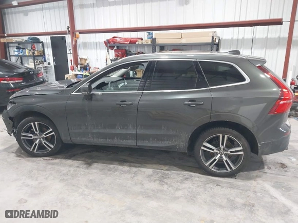 2018 Volvo XC60 Momentum with VIN YV4102RK9J1035861, listed as a IAAI auction lot 41482202 with 44,317 mi miles. Bid and sale history available at carsss.com. Image 14.