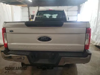 2019 Ford F-250 XL z VIN 1FT7W2B68KEF94997, wystawiony jako Copart lot #59473355 z przebiegiem Nie podano mil oraz Szkoda całkowita • Salvage title. Historia ofert i sprzedaży dostępna na DreamBid. Obrazek 6.