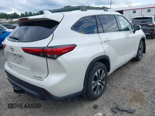 2021 Toyota Highlander XLE with VIN 5TDHZRBH9MS551417, listed as a IAAI auction lot 42751622 with 60,295 mi miles and . Bid and sale history available at DreamBid. Image 4.