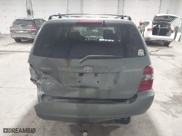 2005 Toyota Highlander with VIN JTEHD21A650033792, listed as a IAAI auction lot 41483617 with 246,068 mi miles. Bid and sale history available at carsss.com. Image 16.