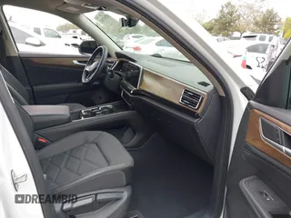 2024 Volkswagen Atlas SE с VIN 1V2WR2CA2RC560161, выставлен на аукционе IAAI как лот 42047000 с пробегом 16 063 миль миль и . История ставок и продаж доступна на DreamBid. Изображение 5.