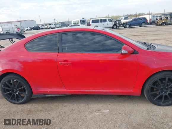 2005 Scion tC z VIN JTKDE167950048609, wystawiony jako IAAI lot #42085650 z przebiegiem 150 360 mil mil oraz . Historia ofert i sprzedaży dostępna na DreamBid. Obrazek 13.
