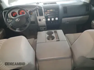 2009 Toyota Tundra z VIN 5TFBT54129X015491, wystawiony jako Copart lot #50884015 z przebiegiem 142 533 mil mil oraz Szkody całkowita. Historia ofert i sprzedaży dostępna na DreamBid. Obrazek 8.