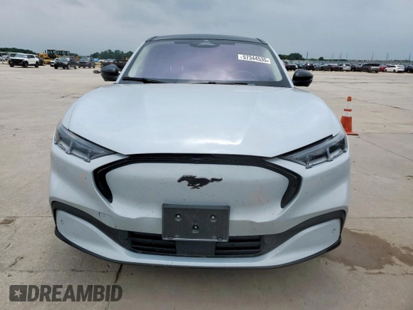 2023 Ford Mustang Mach-E Premium z VIN 3FMTK3RM3PMA31793, wystawiony jako Copart lot #57344535 z przebiegiem 39 342 mil mil oraz Szkoda całkowita • Salvage title. Historia ofert i sprzedaży dostępna na DreamBid. Obrazek 5.