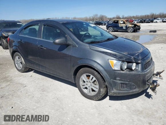 2016 Chevrolet Sonic LT z VIN 1G1JC5SH6G4126869, wystawiony jako Copart lot #49103155 z przebiegiem 199 131 mil mil oraz Szkoda całkowita • Salvage title. Historia ofert i sprzedaży dostępna na DreamBid. Obrazek 4.