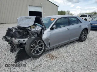2018 Chrysler 300 S z VIN 2C3CCABG4JH262027, wystawiony jako Copart lot #54583555 z przebiegiem 79 312 mil mil oraz Szkoda całkowita • Salvage title. Historia ofert i sprzedaży dostępna na DreamBid. Obrazek 1.