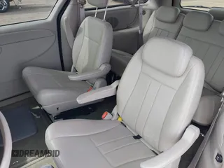 2007 Chrysler Town & Country Touring z VIN 2A4GP54L17R125711, wystawiony jako IAAI lot #41865946 z przebiegiem 169 558 mil mil oraz . Historia ofert i sprzedaży dostępna na DreamBid. Obrazek 8.