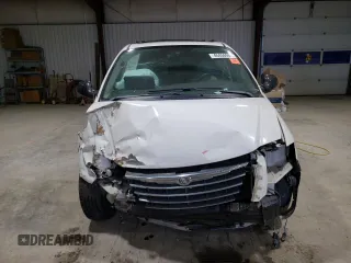 2005 Chrysler Town & Country Touring with VIN 2C4GP54L75R429838, listed as a Copart auction lot 45456964 with 157,996 mi miles and Salvage Title. Bid and sale history available at DreamBid. Image 5.