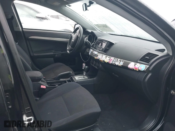 2014 Mitsubishi Lancer ES z VIN JA32U2FU7EU002071, wystawiony jako IAAI lot #42317104 z przebiegiem 159 858 mil mil oraz . Historia ofert i sprzedaży dostępna na DreamBid. Obrazek 5.