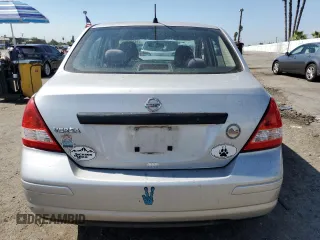 2009 Nissan Versa 1.6 z VIN 3N1CC11E09L445460, wystawiony jako Copart lot #74360764 z przebiegiem 202 122 mil mil oraz Szkoda całkowita • Salvage title. Historia ofert i sprzedaży dostępna na DreamBid. Obrazek 6.