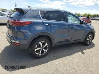 2022 Kia Sportage LX z VIN KNDPM3AC0N7023029, wystawiony jako Copart lot #57183955 z przebiegiem 21 653 mil mil oraz Szkoda całkowita • Salvage title. Historia ofert i sprzedaży dostępna na DreamBid. Obrazek 3.