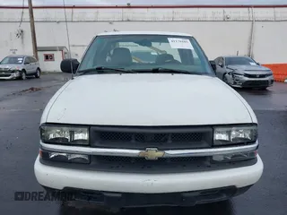 2001 Chevrolet S-10 LS with VIN 1GCCS19511K146361, listed as a IAAI auction lot 41170185 with 103,937 mi miles and . Bid and sale history available at DreamBid. Image 12.