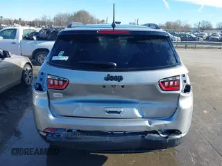 2022 Jeep Compass Latitude with VIN 3C4NJCBB9NT187946, listed as a IAAI auction lot 41675926 with 25,506 mi miles and . Bid and sale history available at carsss.com. Image 17.