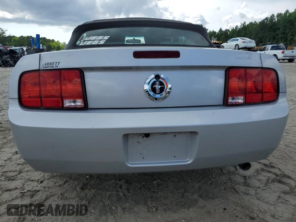 2005 Ford Mustang Deluxe с VIN 1ZVFT84N255187609, выставлен на аукционе Copart как лот 59868975 с пробегом Не указан миль и Чистый • Clean title. История ставок и продаж доступна на DreamBid. Изображение 6.