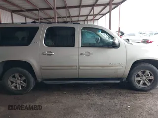 2014 GMC Yukon XL SLT with VIN 1GKS1KE08ER200562, listed as a IAAI auction lot 41502110 with 222,369 mi miles. Bid and sale history available at carsss.com. Image 13.