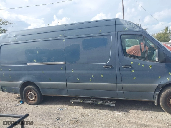 2019 Mercedes-Benz Sprinter Cargo Van with VIN WD4PF1CD6KP121116, listed as a IAAI auction lot 40745605 with 131,286 mi miles. Bid and sale history available at carsss.com. Image 13.