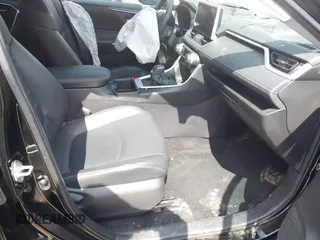 2024 Toyota RAV4 XLE Premium z VIN 2T3C1RFV5RC273009, wystawiony jako IAAI lot #42203695 z przebiegiem 21 641 mil mil oraz . Historia ofert i sprzedaży dostępna na DreamBid. Obrazek 5.