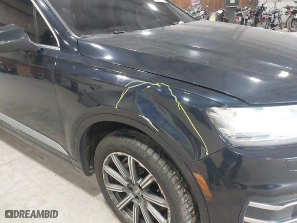 2017 Audi Q7 Premium Plus with VIN WA1LAAF74HD053058, listed as a IAAI auction lot 42008360 with 210,228 mi miles. Bid and sale history available at carsss.com. Image 6.
