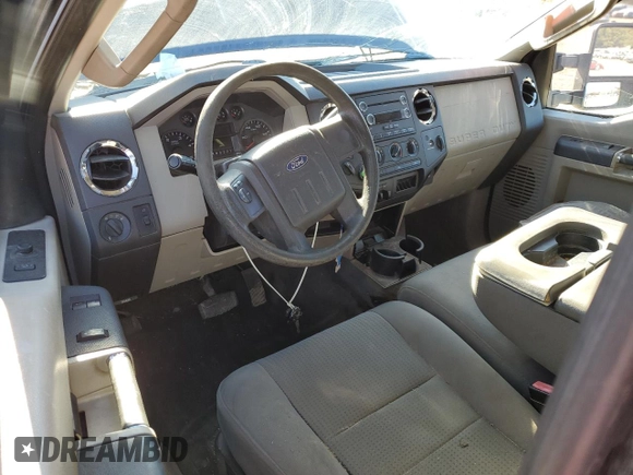 2010 Ford F-250 XL z VIN 1FTSX2BR9AEB41035, wystawiony jako Copart lot #83197184 z przebiegiem Nie podano mil oraz Szkody całkowita. Historia ofert i sprzedaży dostępna na DreamBid. Obrazek 8.