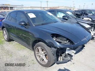 2022 Porsche Macan with VIN WP1AA2A53NLB01500, listed as a IAAI auction lot 41031126 with 25,618 mi miles. Bid and sale history available at carsss.com. Image 1.