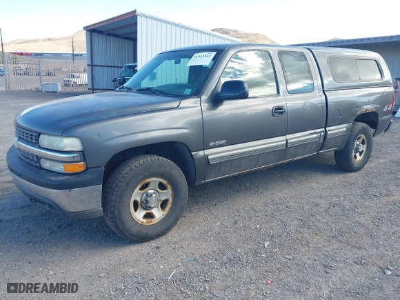 2002 Chevrolet Silverado 1500 LS with VIN 1GCEK19T52E222526, listed as a IAAI auction lot 41915841 with 200,786 mi miles. Bid and sale history available at carsss.com. Image 2.