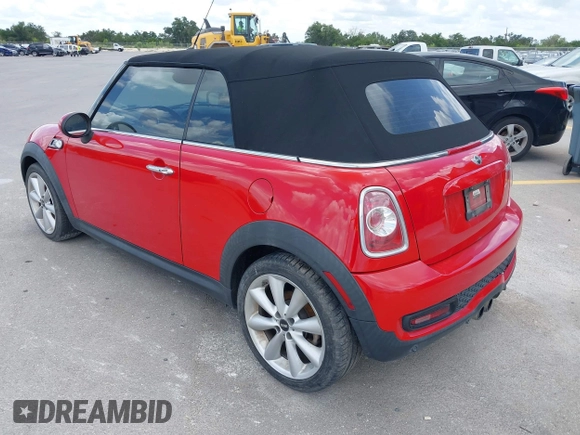 2014 MINI Convertible S z VIN WMWZP3C56ET707702, wystawiony jako IAAI lot #42431046 z przebiegiem 65 726 mil mil oraz . Historia ofert i sprzedaży dostępna na DreamBid. Obrazek 3.