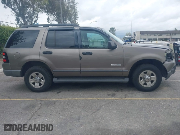 2006 Ford Explorer XLS z VIN 1FMEU62E26UA55326, wystawiony jako IAAI lot #42056921 z przebiegiem 123 323 mil mil oraz . Historia ofert i sprzedaży dostępna na DreamBid. Obrazek 13.