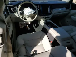 2023 Volvo XC60 Plus Bright Theme z VIN YV4L12RN6P1389037, wystawiony jako Copart lot #48723525 z przebiegiem Nie podano mil oraz Nie do naprawy • Non repairable. Historia ofert i sprzedaży dostępna na DreamBid. Obrazek 8.