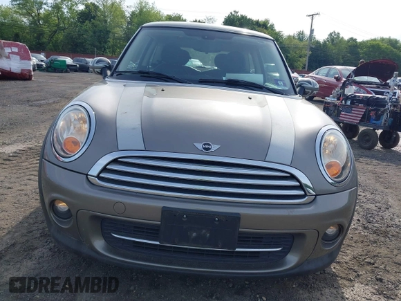 2013 MINI Hardtop z VIN WMWSU3C5XDT685745, wystawiony jako IAAI lot #42300577 z przebiegiem 112 804 mil mil oraz . Historia ofert i sprzedaży dostępna na DreamBid. Obrazek 12.