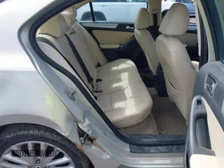 2011 Volkswagen Jetta SEL с VIN 3VWLZ7AJ7BM112147, выставлен на аукционе IAAI как лот 41967599 с пробегом 196 665 миль миль и . История ставок и продаж доступна на DreamBid. Изображение 8.