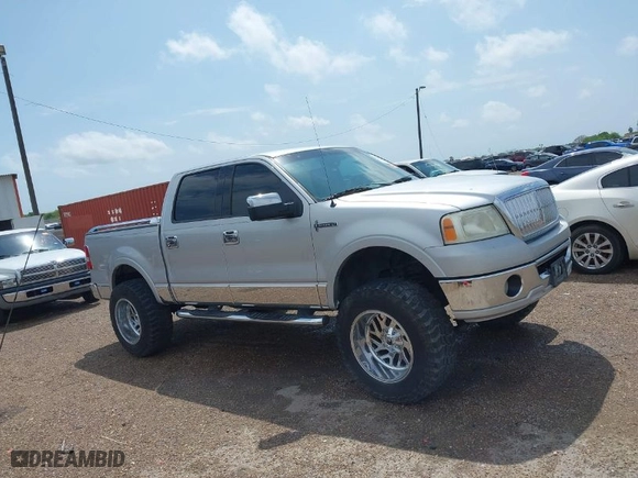 2007 Lincoln Mark LT with VIN 5LTPW16557FJ08303, listed as a IAAI auction lot 41872903 with NaN miles. Bid and sale history available at carsss.com. Image 13.