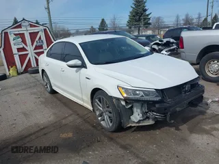 2018 Volkswagen Passat S z VIN 1VWAA7A37JC028782, wystawiony jako IAAI lot #41774245 z przebiegiem 120 939 mil mil oraz . Historia ofert i sprzedaży dostępna na DreamBid. Obrazek 1.