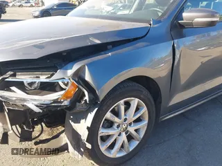 2011 Volkswagen Jetta SE with VIN 3VWDZ7AJ7BM318623, listed as a IAAI auction lot 41131568 with 130,799 mi miles and . Bid and sale history available at DreamBid. Image 6.
