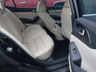 2019 Nissan Maxima Platinum z VIN 1N4AA6AV0KC379524, wystawiony jako IAAI lot #40862758 z przebiegiem 74 145 mil mil oraz . Historia ofert i sprzedaży dostępna na DreamBid. Obrazek 8.