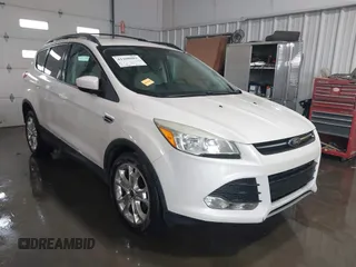 2013 Ford Escape SE with VIN 1FMCU0GX9DUD77960, listed as a IAAI auction lot 41498045 with 152,730 mi miles. Bid and sale history available at carsss.com. Image 1.