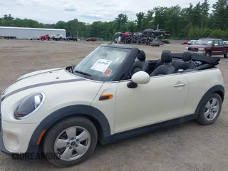 2019 MINI Convertible Cooper z VIN WMWWG5C52K3F79780, wystawiony jako IAAI lot #42622429 z przebiegiem 38 532 mil mil oraz . Historia ofert i sprzedaży dostępna na DreamBid. Obrazek 17.