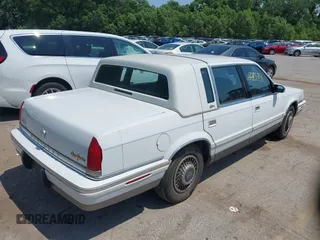 1993 Chrysler New Yorker z VIN 1C3XV66LXPD158485, wystawiony jako IAAI lot #42457031 z przebiegiem 87 441 mil mil oraz . Historia ofert i sprzedaży dostępna na DreamBid. Obrazek 4.