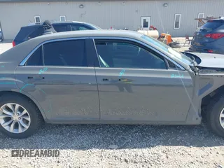 2019 Chrysler 300 Touring with VIN 2C3CCAAG0KH564997, listed as a IAAI auction lot 41852876 with 39,219 mi miles. Bid and sale history available at carsss.com. Image 14.