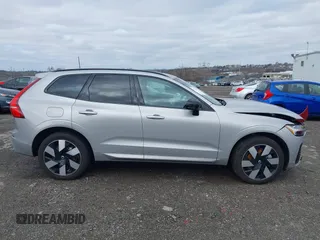 2024 Volvo XC60 Recharge Plug-In Hybrid Plus Dark Theme with VIN YV4H60DL1R1763252, listed as a IAAI auction lot 41731933 with 8,959 mi miles. Bid and sale history available at carsss.com. Image 13.