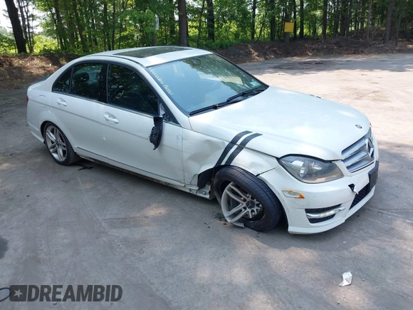 2012 Mercedes-Benz C 300 Sport с VIN WDDGF8BB7CR212099, выставлен на аукционе IAAI как лот 42411121 с пробегом 202 811 миль миль и . История ставок и продаж доступна на DreamBid. Изображение 1.