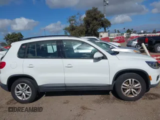2016 Volkswagen Tiguan S z VIN WVGAV7AX2GW501100, wystawiony jako IAAI lot #42250682 z przebiegiem 76 570 mil mil oraz . Historia ofert i sprzedaży dostępna na DreamBid. Obrazek 13.