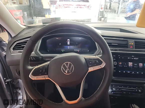 2024 Volkswagen Tiguan SE with VIN 3VV3B7AX5RM084940, listed as a IAAI auction lot 42731231 with 19,747 mi miles and . Bid and sale history available at DreamBid. Image 9.