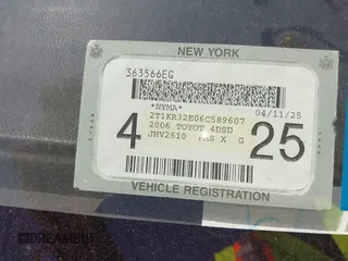 2006 Toyota Matrix STD z VIN 2T1KR32E06C589607, wystawiony jako IAAI lot #42040471 z przebiegiem 244 600 mil mil oraz . Historia ofert i sprzedaży dostępna na DreamBid. Obrazek 13.