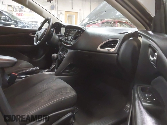 2016 Dodge Dart SXT z VIN 1C3CDFBB6GD538292, wystawiony jako IAAI lot #41905005 z przebiegiem 185 722 mil mil oraz . Historia ofert i sprzedaży dostępna na DreamBid. Obrazek 5.