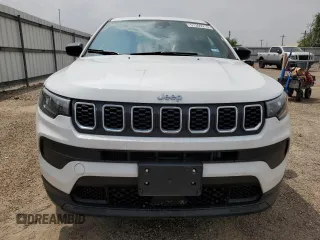 2024 Jeep Compass Sport z VIN 3C4NJDAN6RT163210, wystawiony jako Copart lot #51369215 z przebiegiem 13 575 mil mil oraz Szkoda całkowita • Salvage title. Historia ofert i sprzedaży dostępna na DreamBid. Obrazek 5.