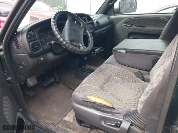 1998 Dodge Ram 1500 with VIN 3B7HF13ZXWG137601, listed as a IAAI auction lot 41823656 with 204,635 mi miles. Bid and sale history available at carsss.com. Image 5.