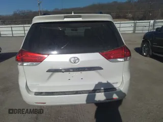 2014 Toyota Sienna XLE with VIN 5TDYK3DC3ES491381, listed as a IAAI auction lot 41803362 with 253,940 mi miles. Bid and sale history available at carsss.com. Image 16.