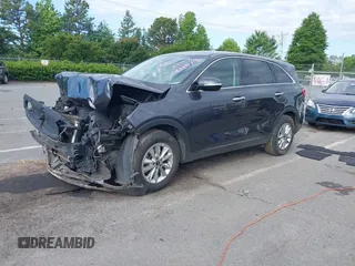 2019 Kia Sorento LX z VIN 5XYPG4A53KG482147, wystawiony jako IAAI lot #42189595 z przebiegiem 109 512 mil mil oraz . Historia ofert i sprzedaży dostępna na DreamBid. Obrazek 2.