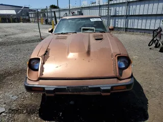 1982 Datsun 280ZX z VIN JN1HZ04S0CX433451, wystawiony jako Copart lot #53912864 z przebiegiem 200 629 mil mil oraz Tytuł czysty. Historia ofert i sprzedaży dostępna na DreamBid. Obrazek 5.